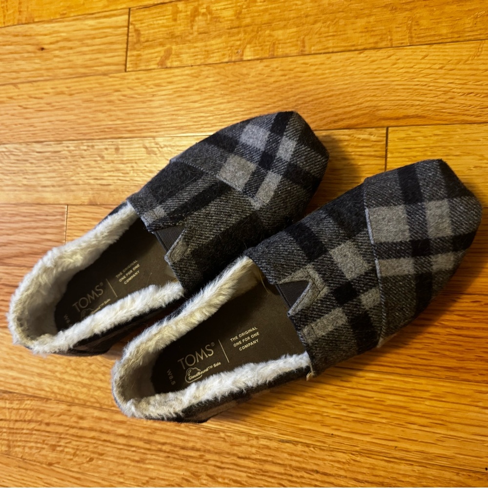 TOMS Women’s Gray and Black Plaid Loafers